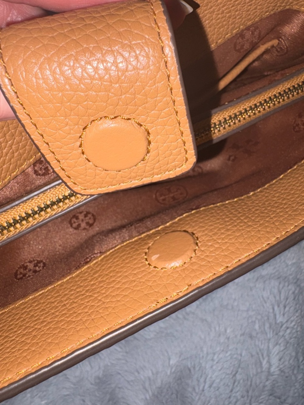 Tory Burch Brown Pebbled Leather Shoulder Bag with Gold Logo - Picture 9 of 15